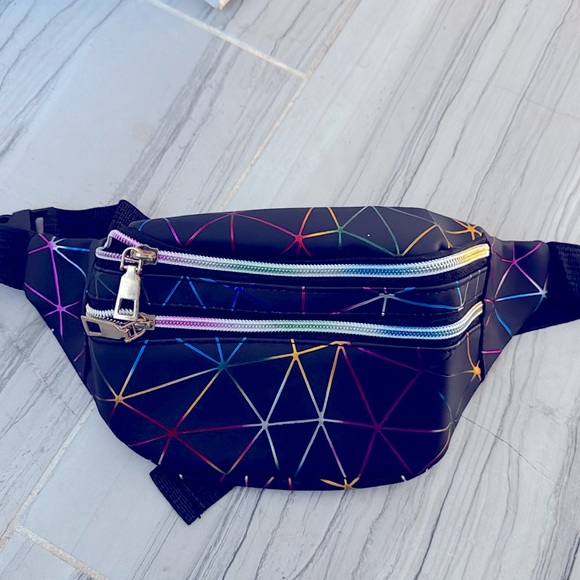 Black Geometric Pattern Fanny Pack - Picture 2 of 3